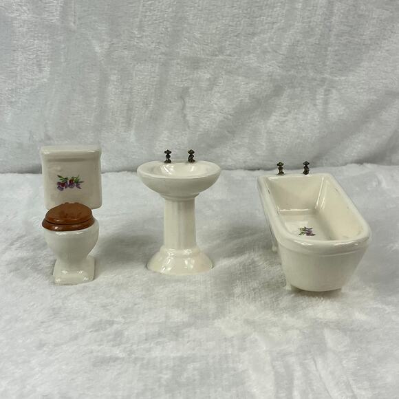Miniature Porcelain Dollhouse Bathroom Set Sink Toilet Tub Floral 1:12 Scale - Picture 2 of 13